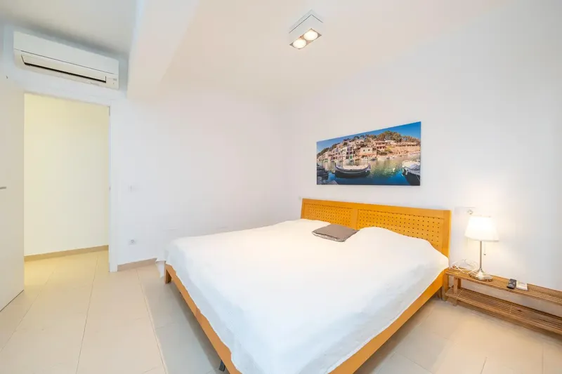 Discover this spectacular 180 m2 flat on the beachfront in Arenal de Llucmajor, where every day ends with a sunset — photo 12