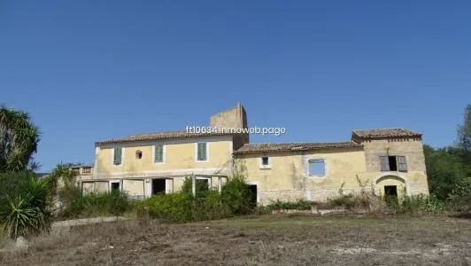Country house in Petra, built surface 685 m², plot surface 200,000 m², 5 bedrooms, 1 bathroom — photo 1