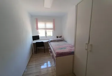 Apartment for sale on Calle Reis Católico with 4 bedrooms and a large private terrace — photo 9
