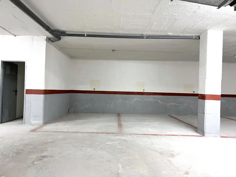 Parking space in La Salle area — photo 6