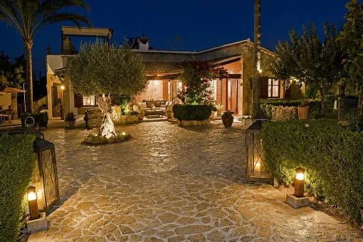 Pollensa, charming single-level finca with guest house, pool and holiday license in Pollensa, negotiable price — photo 1