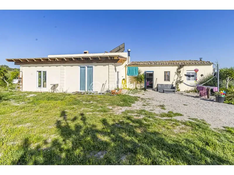 Finca in Montuiri, located in the Son Massanet area, between Montuiri and Porreres, standing out for its open views and its privileged location — photo 1