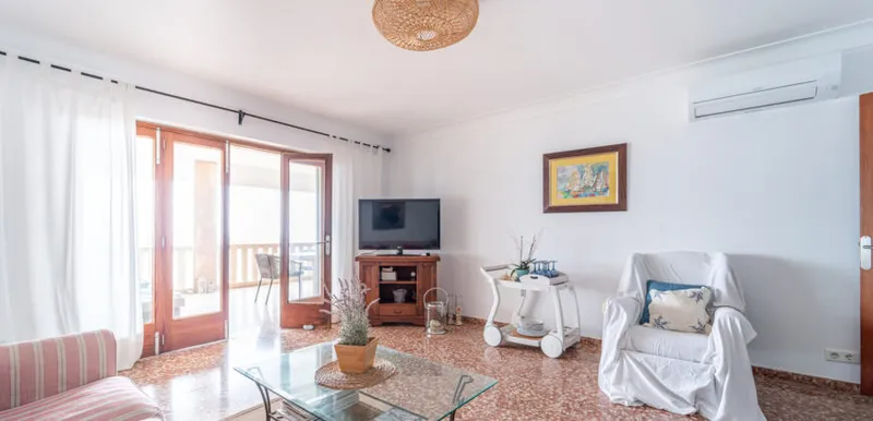 Apartment on the first line of the sea in Sa Rápita with terrace and views — photo 6