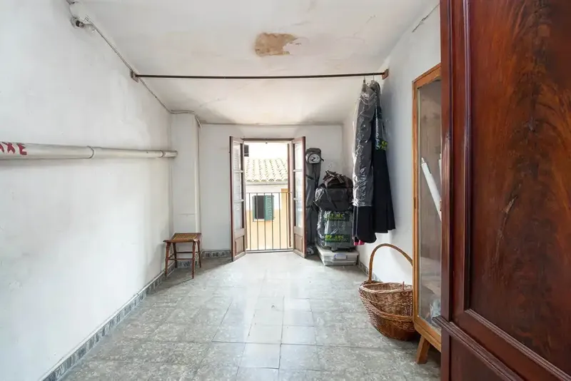 This wonderful six-bedroom house is for sale on one of the main shopping streets of Sóller, right next to the square — photo 12