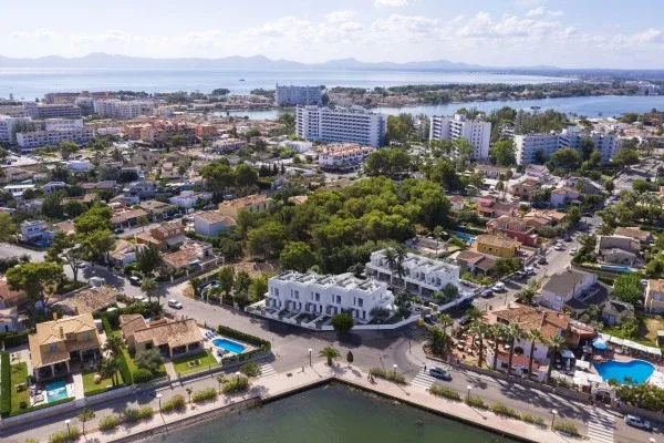 New build terraced houses near Playa de Muro in Port Alcudia — photo 1