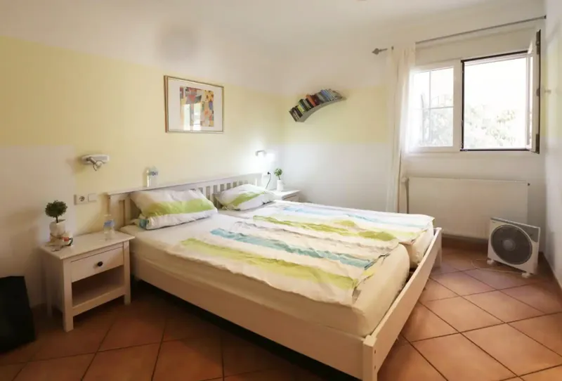This spacious ground floor apartment is located in a quiet residential area of Peguera in Mallorca. The apartment offers a total of 5 rooms — photo 8
