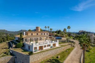Exclusive estate: luxury villa with panoramic views, vineyard and pool — photo 4