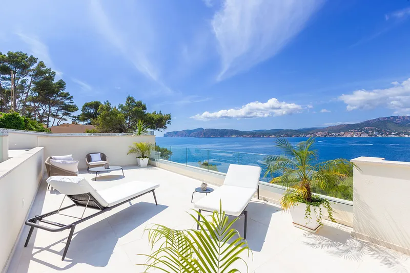 First-class villa with luxury fittings and sea access — photo 2