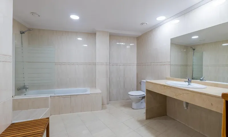 Spacious exterior and very bright apartment near the... — photo 5