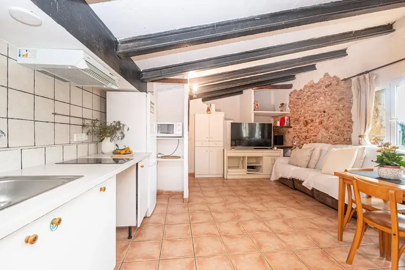 Discover this treasure of tranquility in Llubí. A village house of 74 m² that breaks with the conventional, offering a welcoming lifestyle — photo 5