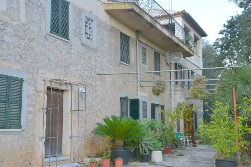 Typical Mallorcan estate, built in the 17th century, over 800 m2 of living space spread over 4 floors, nearly 30 hectares, between — photo 9