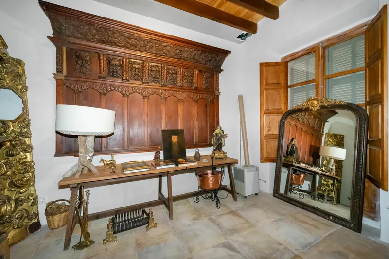 Majestic City Palace in the Heart of Porreres — photo 4