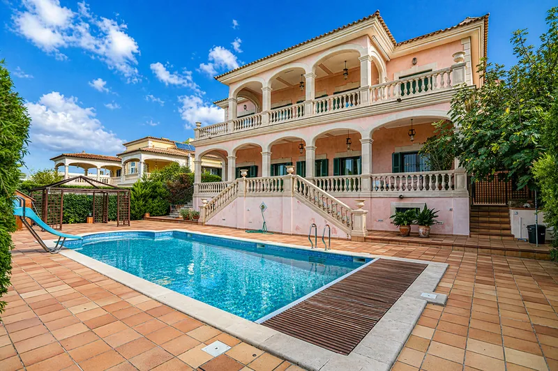 Exclusive classic villa on the first sea line in Son Veri Nou — photo 1