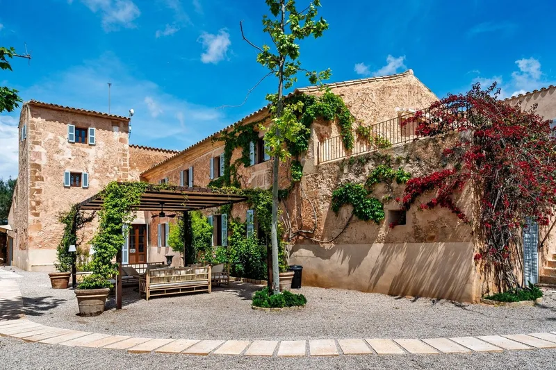 Historic possession near Es Trenc with extensive land ownership — photo 7