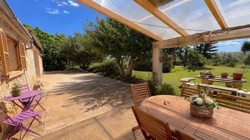 This quiet finca in Sa Pobla with 183 m2 of usable space on a plot of approx. 13,000 m2, is located in a very private area — photo 1