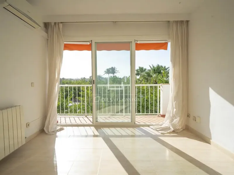 Wake up to the sound of the waves and enjoy the Mediterranean views from this magnificent seafront apartment in El Molinar. — photo 3