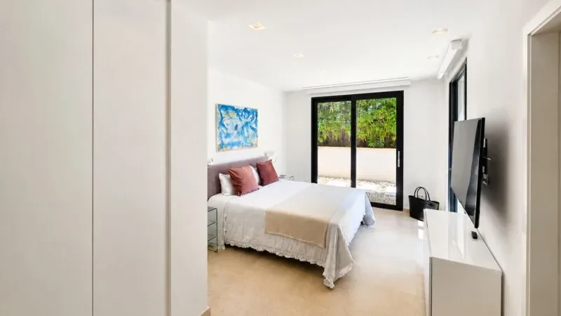 Impressive modern villa with rooftop sea views in Nova Santa Ponsa. — photo 8