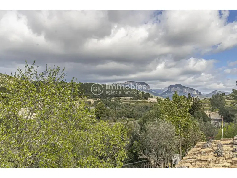 Total area 153 m², rustic house plot 14625 m², usable area 140 m², single rooms: 1, double rooms: 2, 2 bathrooms — photo 1