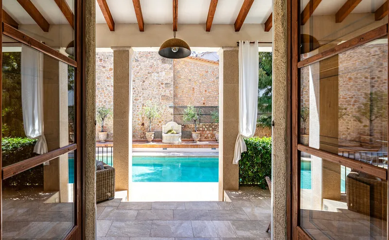 Exceptional townhouse with swimming pool and parking — photo 12