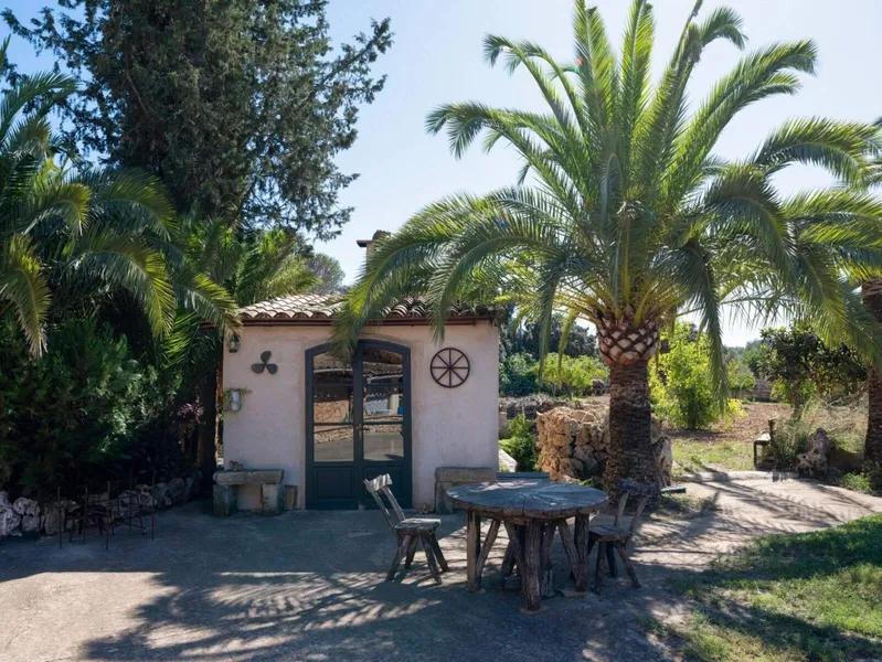8,000 m² finca with 5 rooms, pool and garage for sale — photo 8