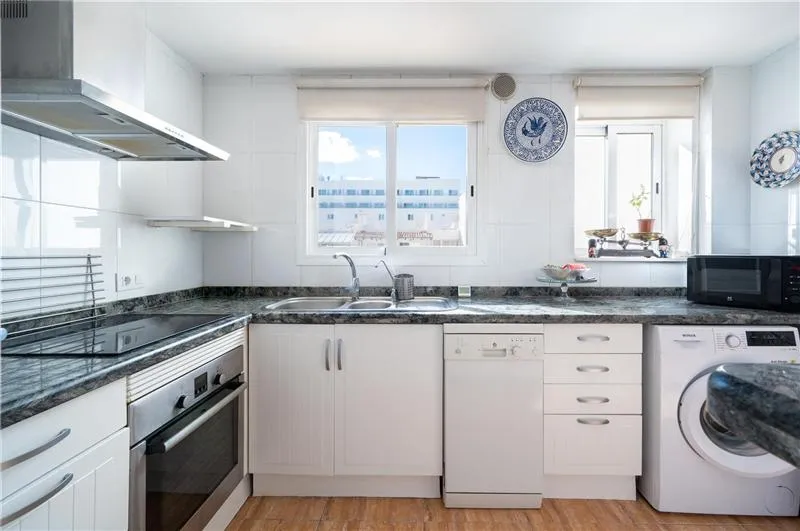 Duplex penthouse with a terrace in Can Pastilla, right by the sea — photo 6