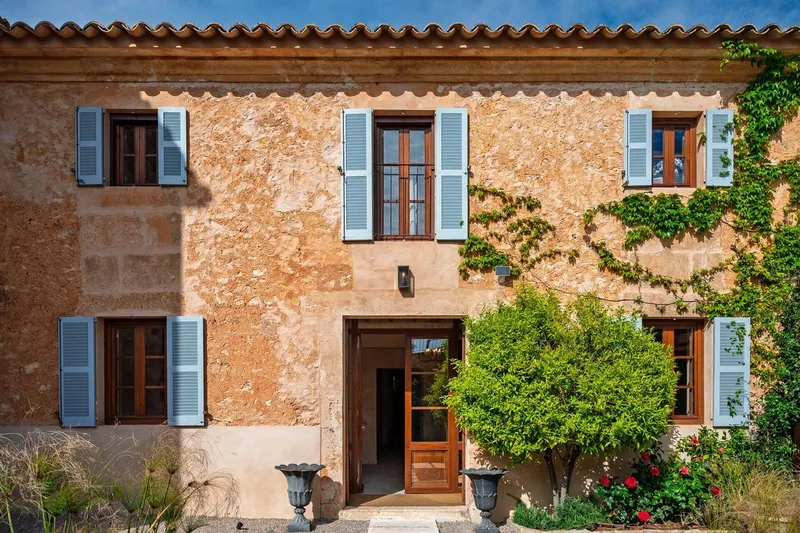 Historic possession near Es Trenc with extensive land ownership — photo 9