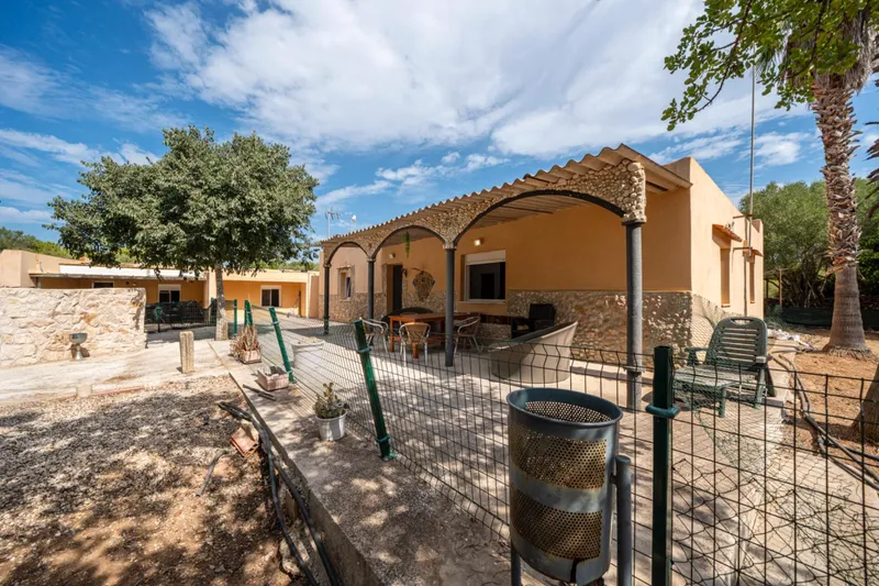 Rustic finca in Llucmajor — photo 1