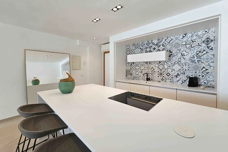 Stylish apartment with spectacular sea views — photo 6