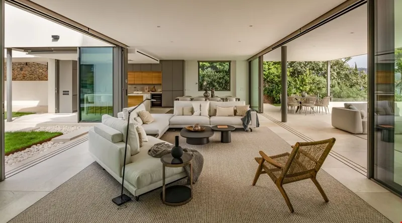 Architectural masterpiece with dual pools and panoramic vistas for sale in Santa Ponsa — photo 4