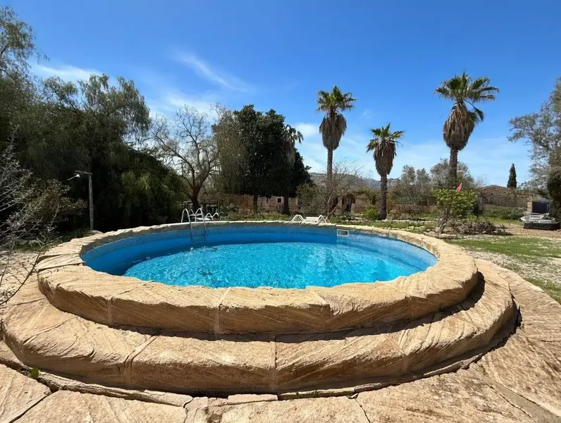Unique opportunity to acquire a beautiful rustic finca (project and habitation certificate) located in a privileged natural setting — photo 1