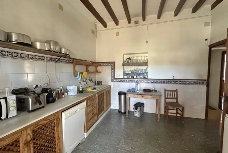 Old Mallorcan finca with large plot in Establiments — photo 12