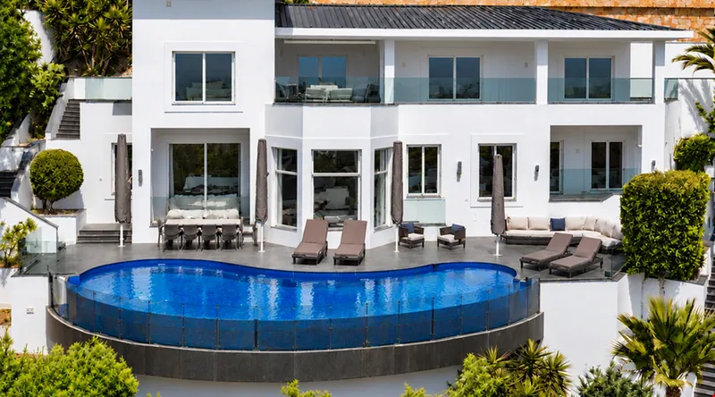 Contemporary five-bedroom villa for sale with panoramic sea views in Bendinat — photo 1