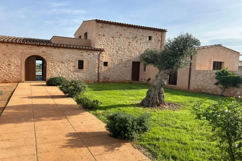 Ground-level new build finca with all extras and pool between Es Llombards – Santanyi — F 150 CM — photo 1