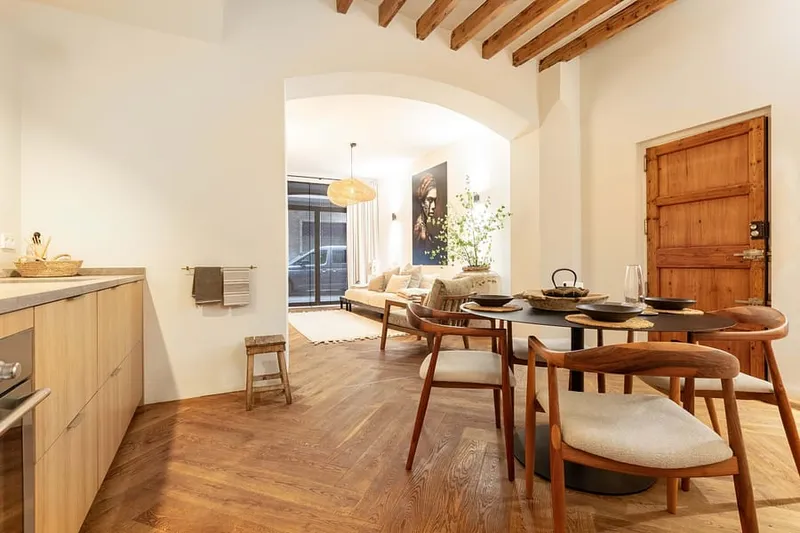 Exceptional Renovation in the Heart of La Missio – Spacious Apartment with Charm and Character — photo 8