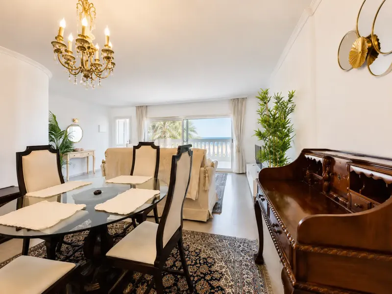 This well-kept townhouse in a quiet area of Genoa impresses with its Mediterranean style, spacious outdoor areas and its — photo 6