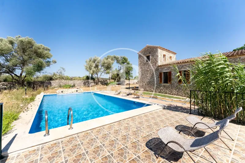 Casa con piscina en alquiler en Carrer Ruberts — photo 5