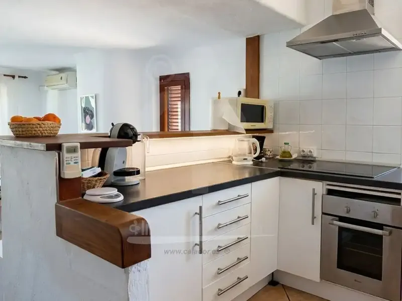 Exclusive ground floor apartment on the first line of the sea, with direct private access to Cala Ferrera beach. — photo 6
