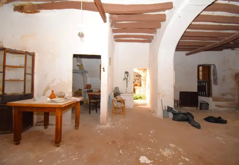 Interesting house for total renovation of 270 m² built in the old town of Muro, just a minute's walk from the — photo 8