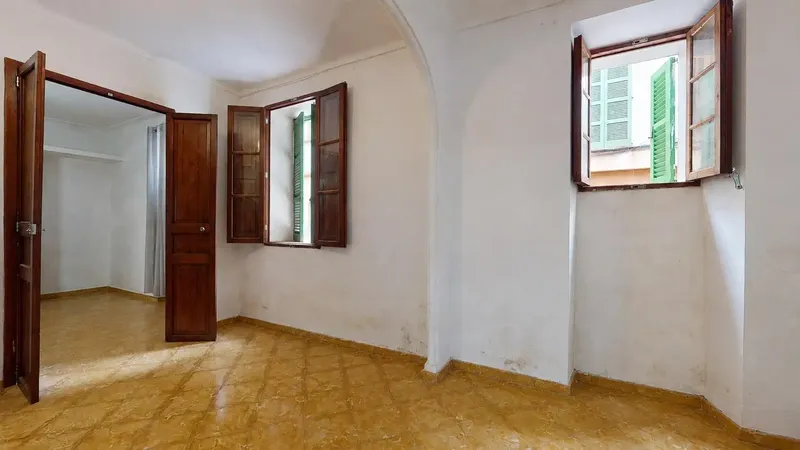 In the heart of Porreres, this spacious village house stands out for its generous dimensions and variety of spaces — photo 9