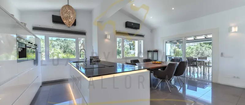 Modern Mediterranean villa in Santa Ponsa with garden and large pool — photo 3