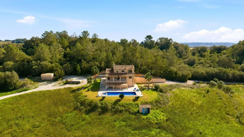 Exceptional Rustic Estate: Two Chalets and Four Dwellings - ETV - Llubí — photo 8