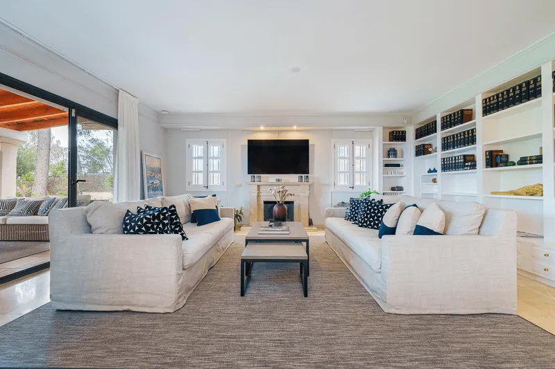 Mediterranean elegance with panoramic sea views in Cas Català — photo 4