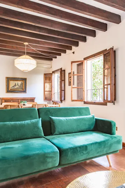Spacious apartment in a quiet area of the Old Town – Monti-Sión — photo 1