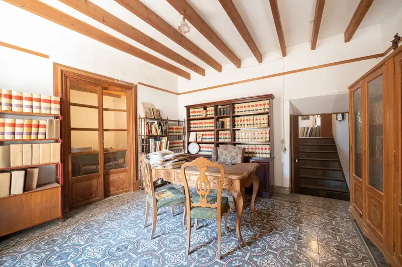 Don't miss the opportunity to visit one of the most emblematic houses in the village of Sineu. Located right on the main square — photo 1