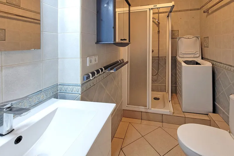 Furnished 1-bedroom apartment with sea views for rent — photo 6