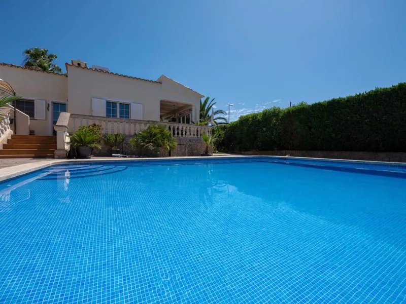 130m² bungalow with 4 rooms, sea view and pool for sale — photo 4