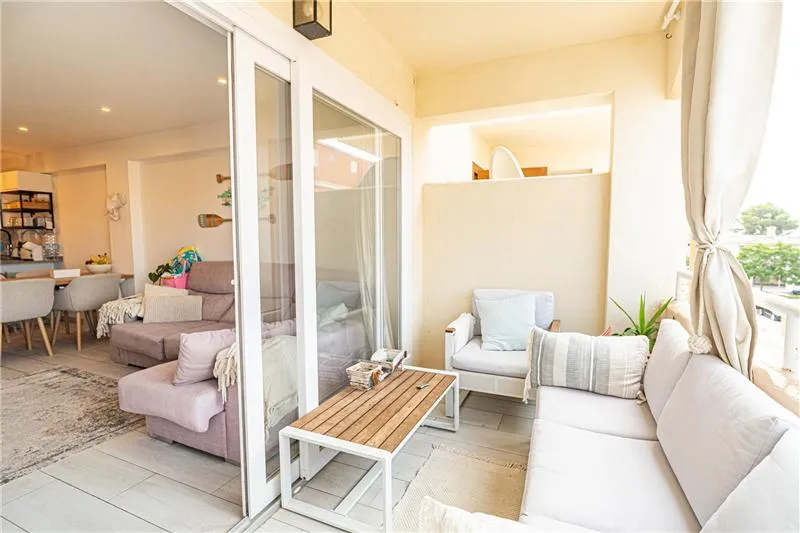 Fully renovated apartment with partial views of the sea and the harbor — photo 1