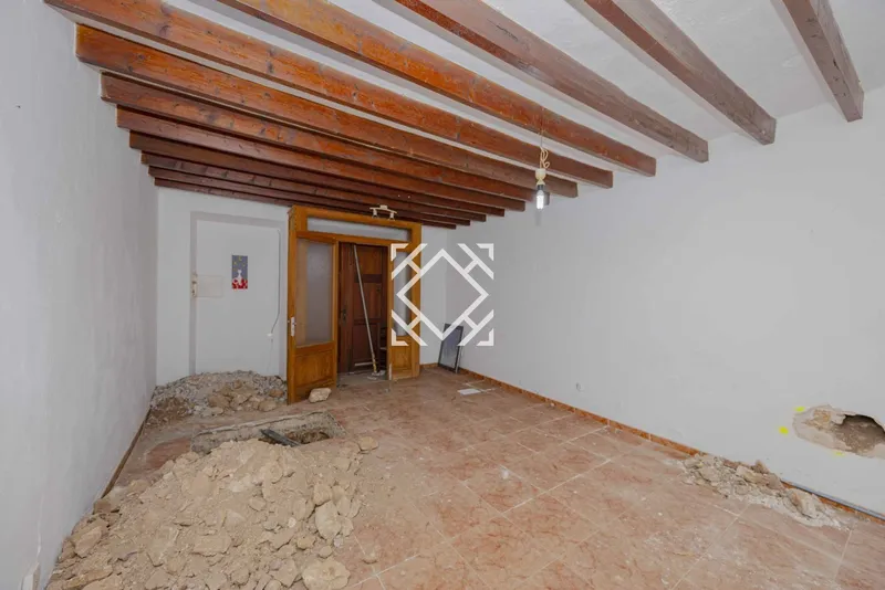 House with great potential for renovation for sale in Alcudia, Mallorca. — photo 9