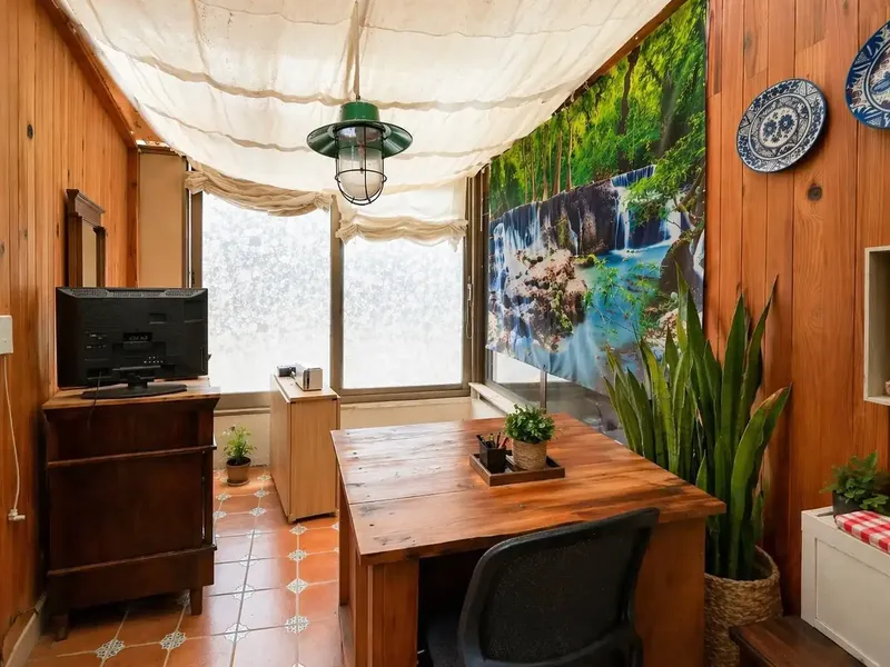 Discover this wonderful townhouse in a privileged corner location, distributed over two floors — photo 6
