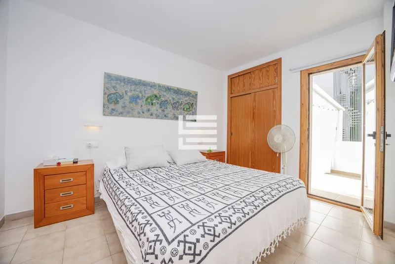 Apartment with a Large Terrace for Sale in a Prime Location in Puerto de Alcudia — photo 9